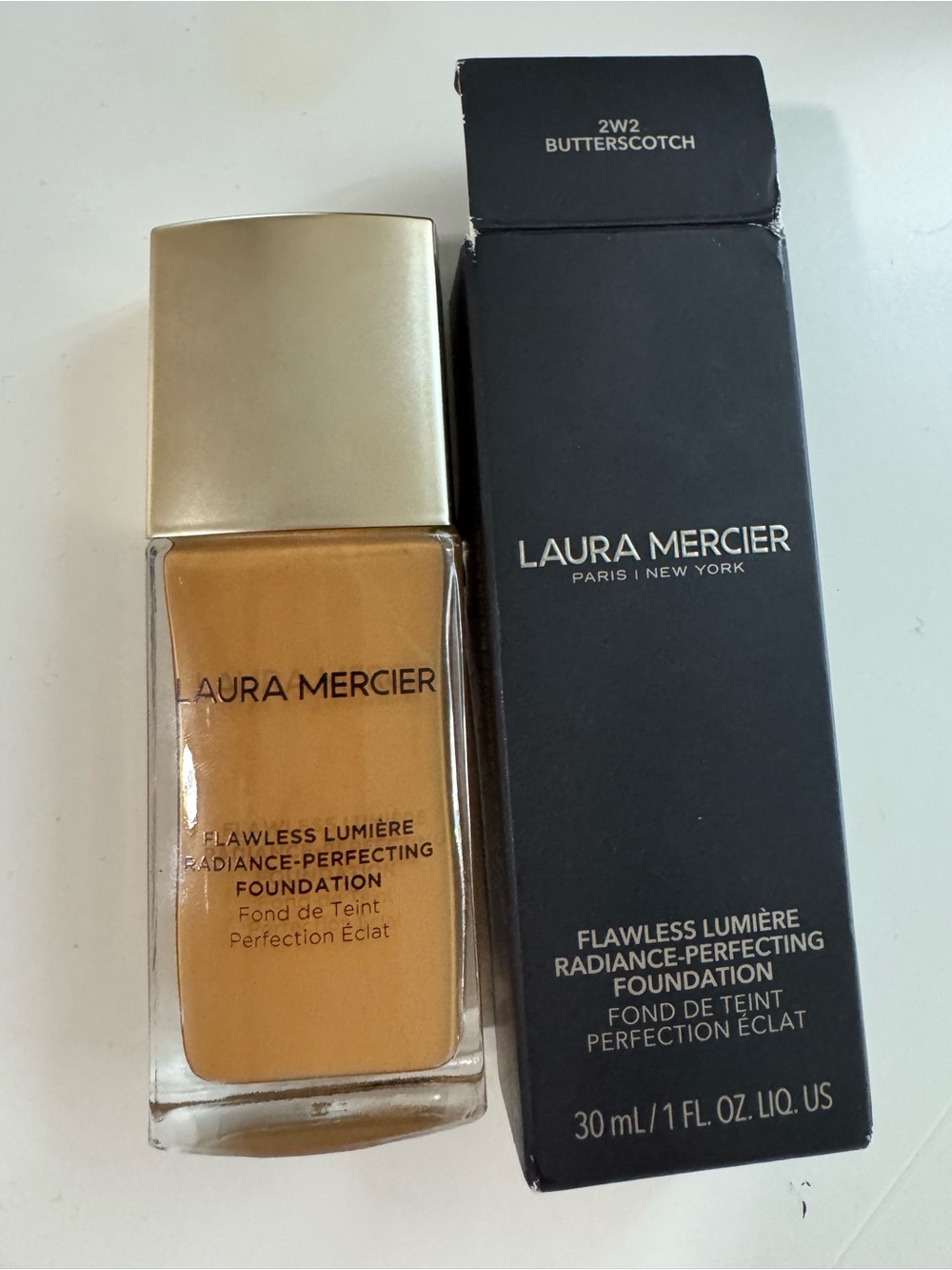 Laura Mercier Flawless Lumière Radiance-Perfecting Foundation 2W2 Butterscotch